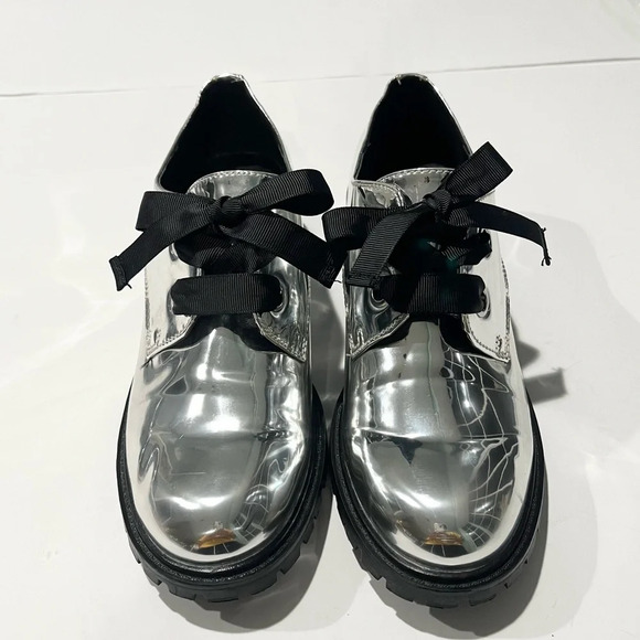 Aldo Shoes - Aldo Silver Metallic Lace Up Oxford Deluca size 6.5 woman’s grunchy holiday look